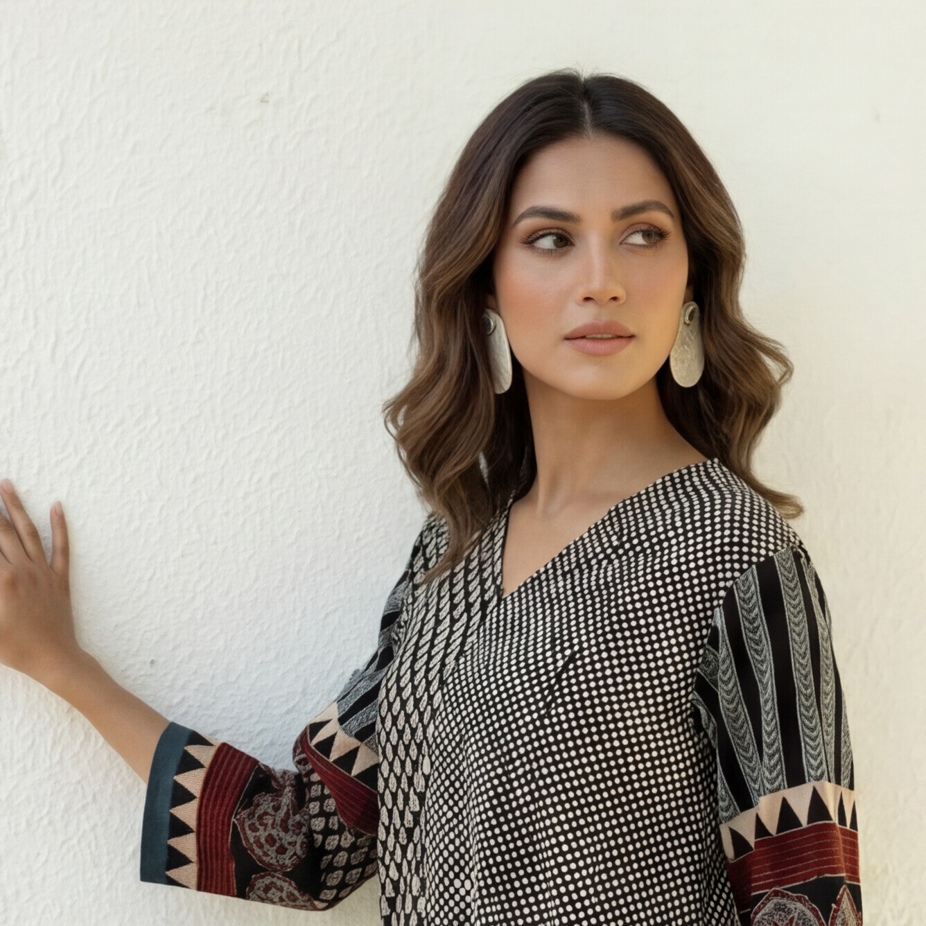 Women’s Black & White Printed V-Neck Kurta Top