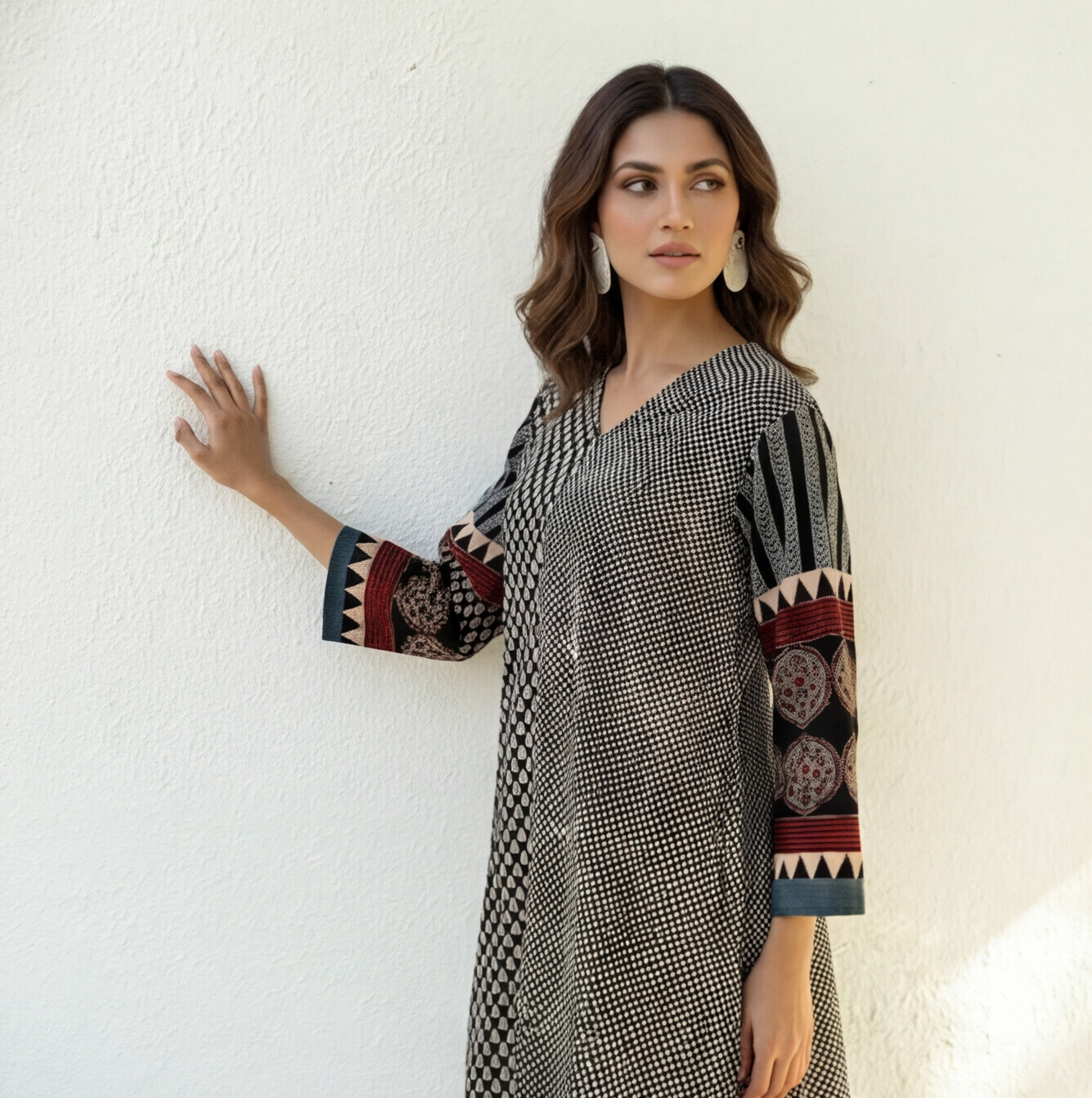 Women’s Black & White Printed V-Neck Kurta Top